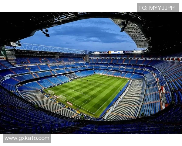 足球星心揭秘：从竞技场到内心世界的深度探索与成长轨迹