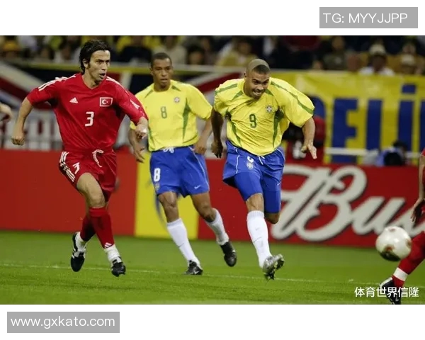 你能通过球场瞬间照片精准辨认世界著名足球球星吗